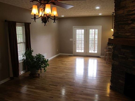 3rd image of 371 Melancholy Ln
