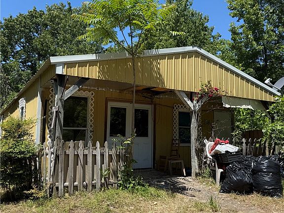3rd image of 17932 Pine Ridge Rd