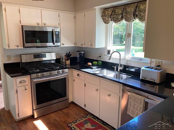 4th image of 459 Holbrook Ln