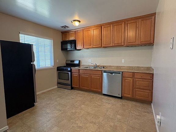 4th image of 237 Daniels Dr #239B