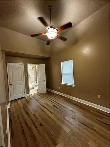 2231 Franklin Ave — Photo 8