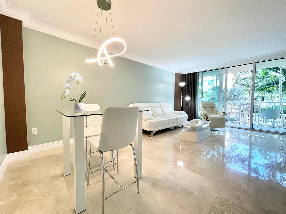 Building Photo - 99 SE Mizner Blvd #736