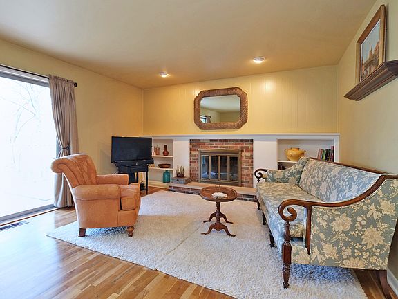 2nd image of 15676 Poplar Ln