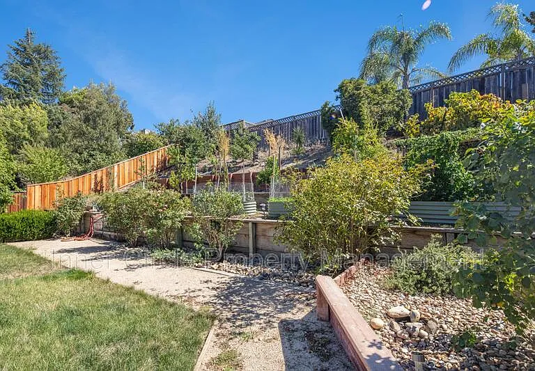 512 Bluerock Dr — Photo 33