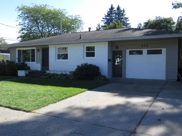 934 Woodlawn Ave, Grand Haven, MI 49417