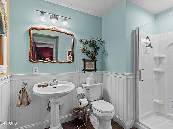 32nd image of 1043 Reagan Springs Rd
