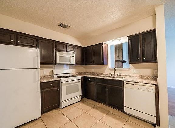 5th image of 9707 Point Vista Pl #B