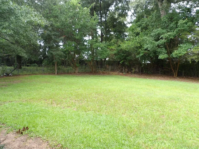 220 Yellowleaf Dr — Photo 11