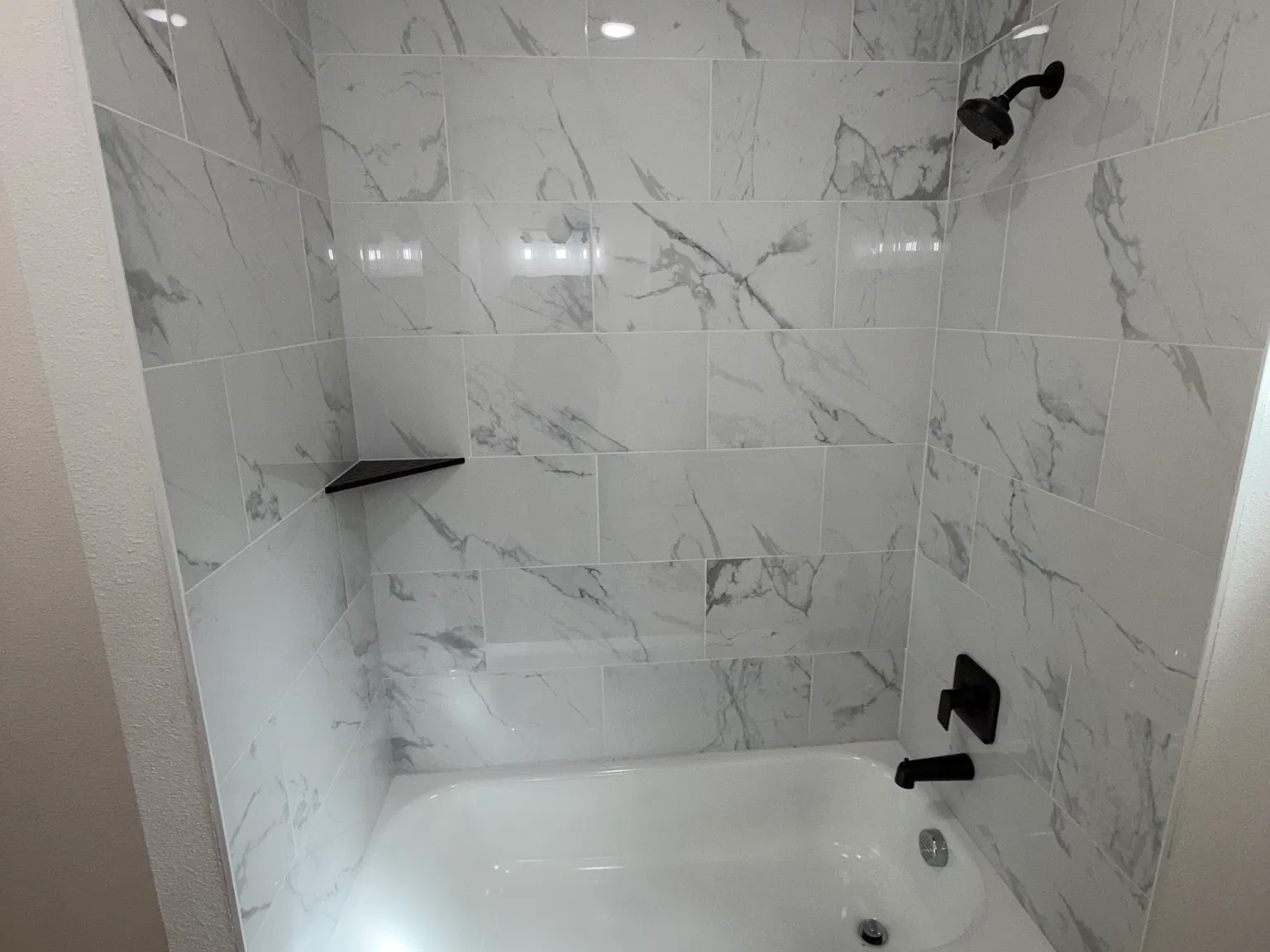 3 bed, 885 sqft, $2,195 — Photo 4