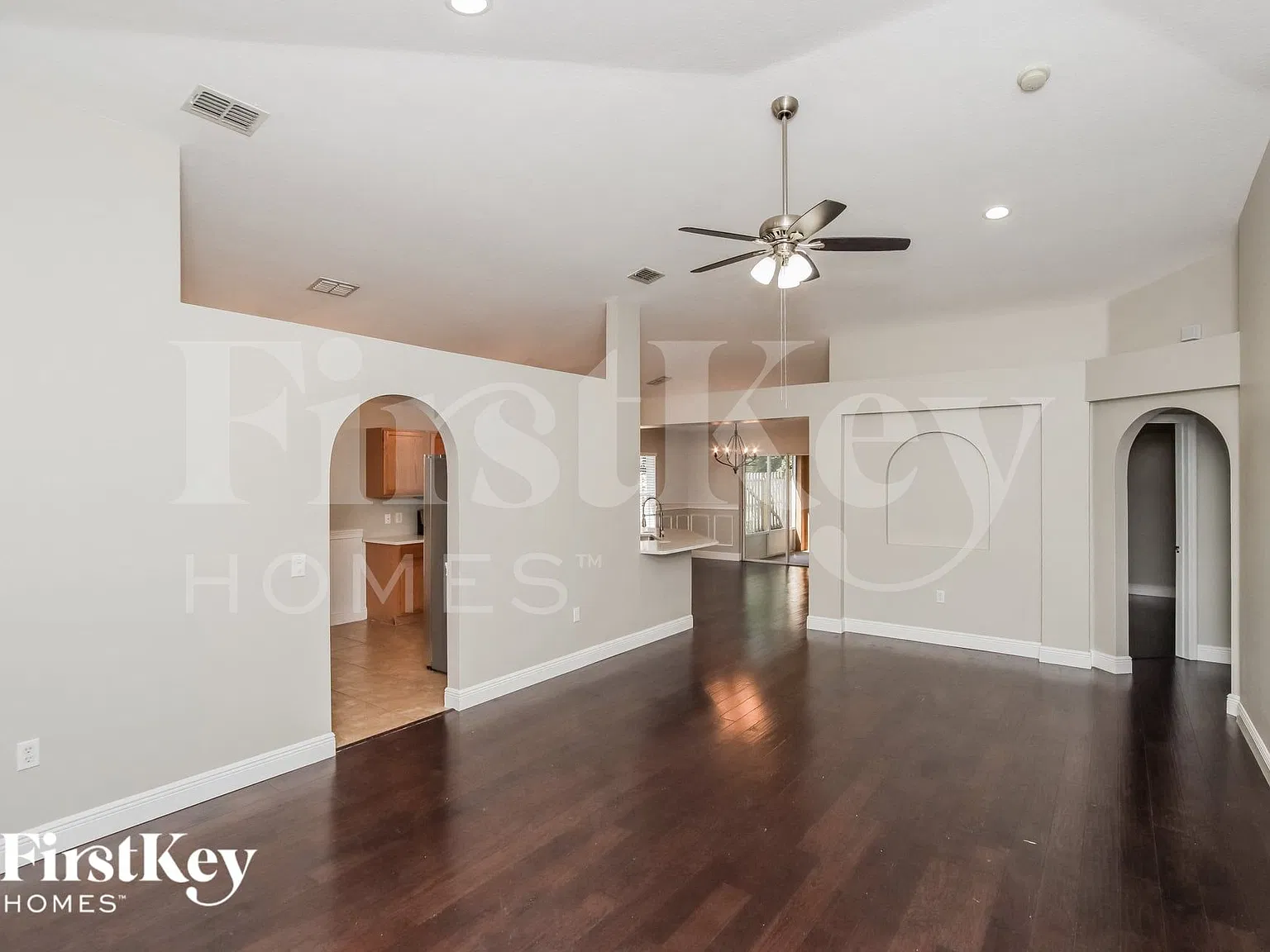 4 bed, 2.0 bath, 1865 sqft, $2,660 — Photo 4