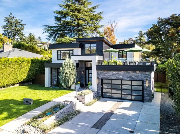 3015 Eastdowne Rd, Oak Bay, BC V8R 5S1