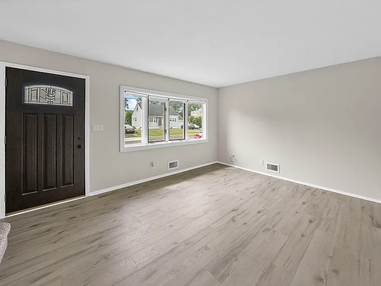 16 Tappan Ave — Photo 6