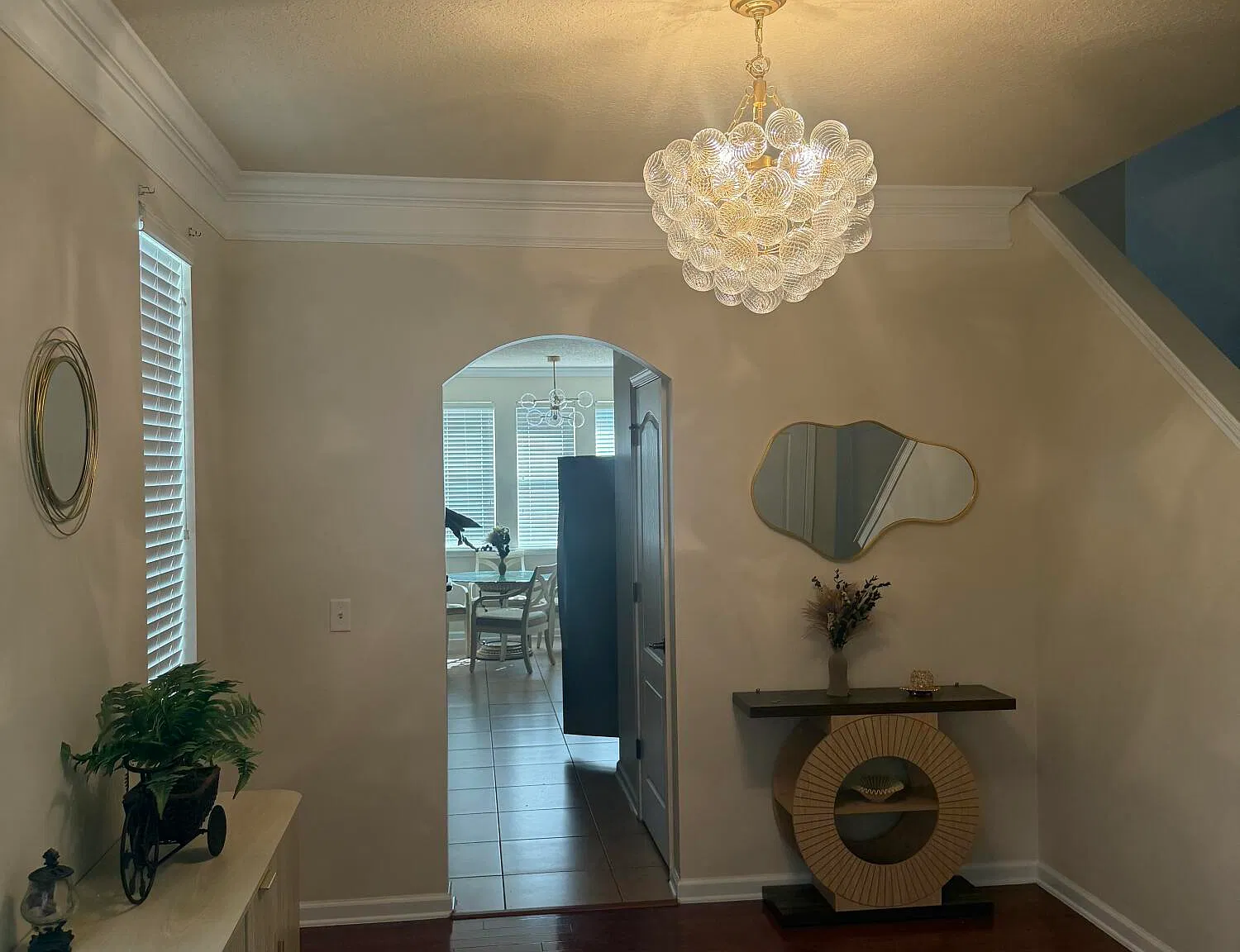 4 bed, 2.5 bath, 2357 sqft, $2,300 — Photo 2