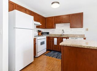 3022 Dorothy Dr, Aurora, IL 60504