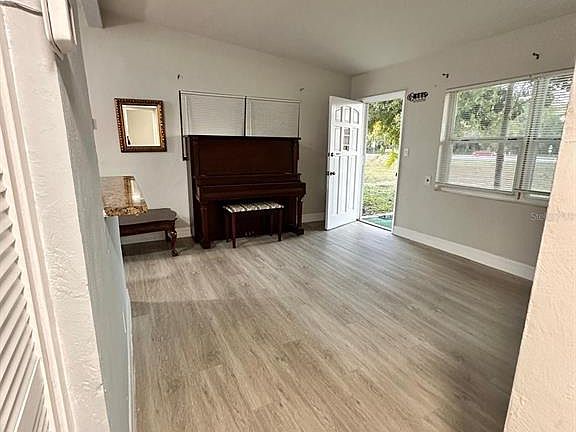 3rd image of 3508 Oranole Rd