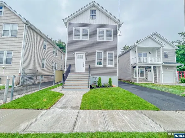 413 9th Ave, Roselle, NJ 07203