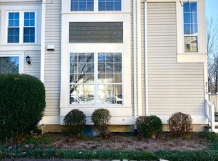 5710 Evergreen Knoll Ct, Alexandria, VA 22303