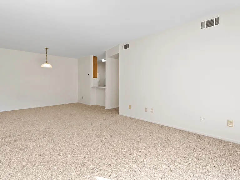 Swanson Court Apartments — Photo 14