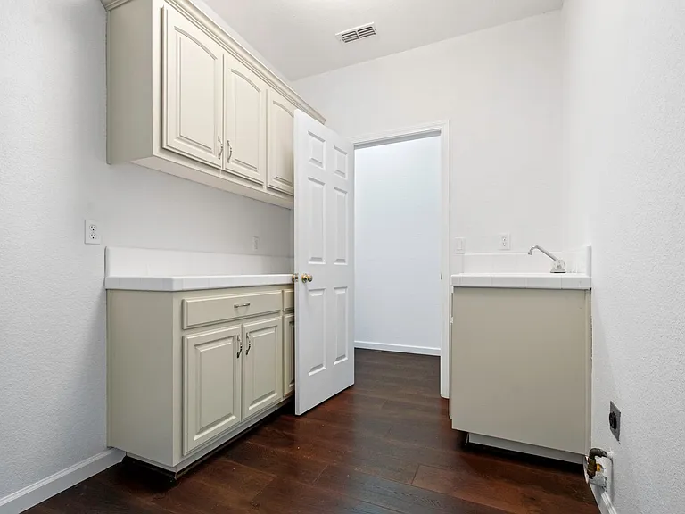991 Zephyr Ln — Photo 27