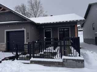 1547 Flanders Rd, Brockville, ON K6V6B4