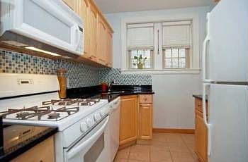 5th image of 1956 W Melrose St #101