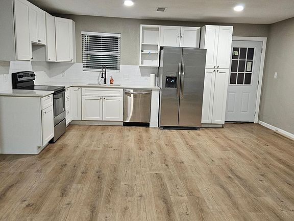 4th image of 412 Magnolia St