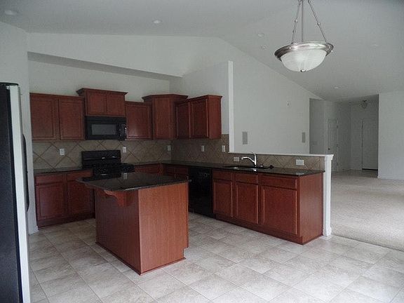 4th image of 4412 Stone Mountain Dr