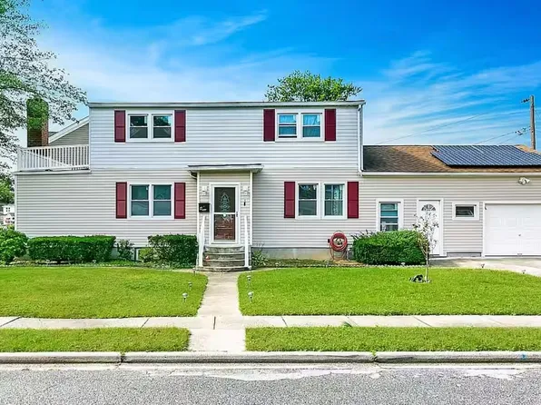 4 Garden Blvd, Hicksville, NY 11801
