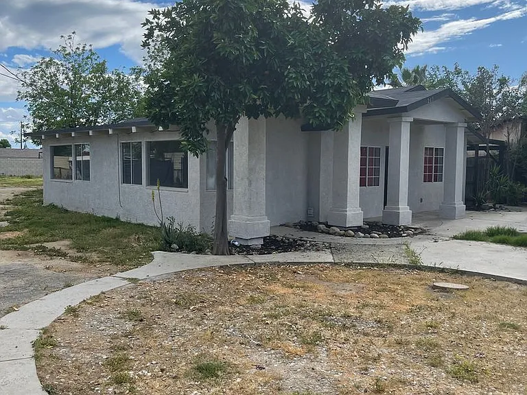 265 Hudson Dr — Photo 2