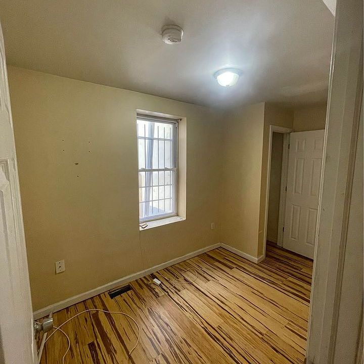 1st image of 2057 W Oxford St #1
