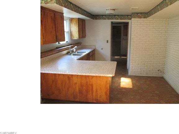 2nd image of 2436 Packard Dr