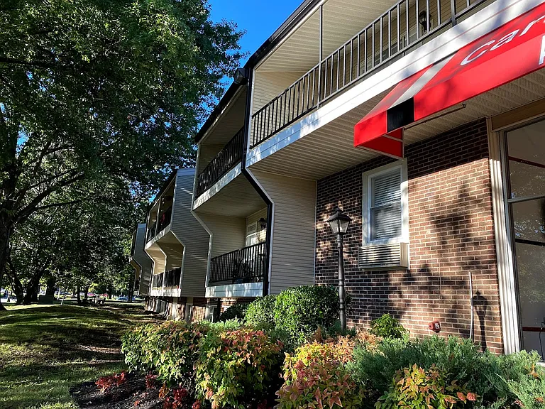 Cardinal Village — Photo 19