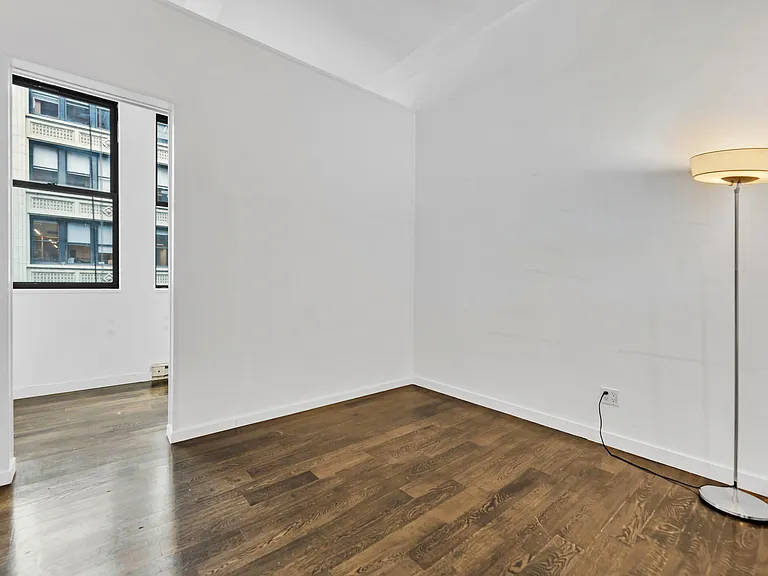 11 E 36th St #406 — Photo 6