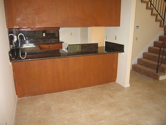 4th image of 15481 Theresa Ave