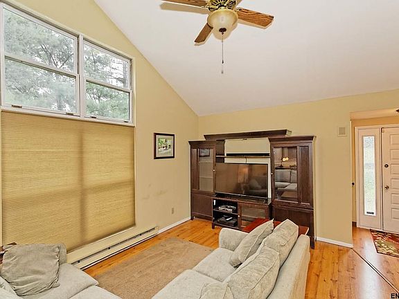 5th image of 62 Meadow Rue Pl