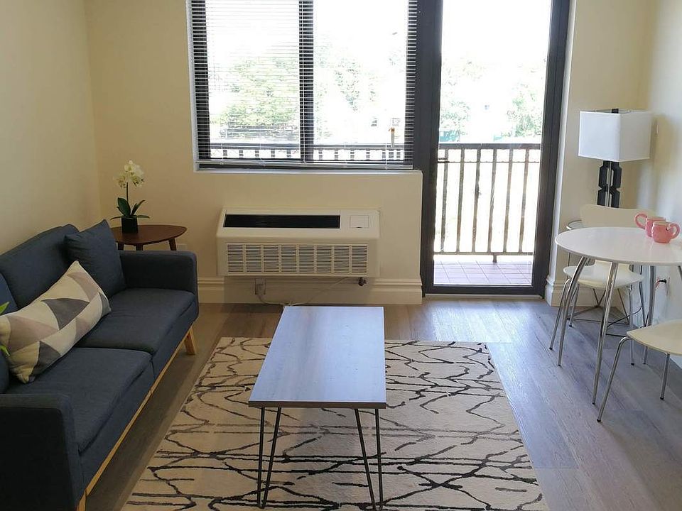 1st image of 13546 Grand Central Pkwy APT 4C