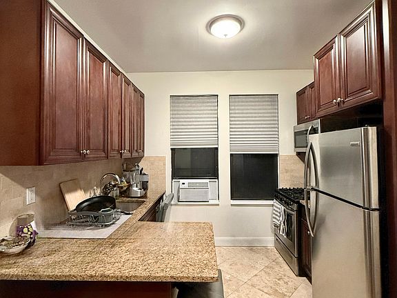4th image of 28-17 33rd St #3R