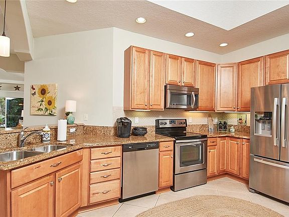 4th image of 491 NW Red Pine Way