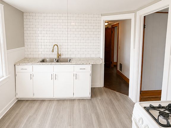 4th image of 172 Roesch Ave Unit 3