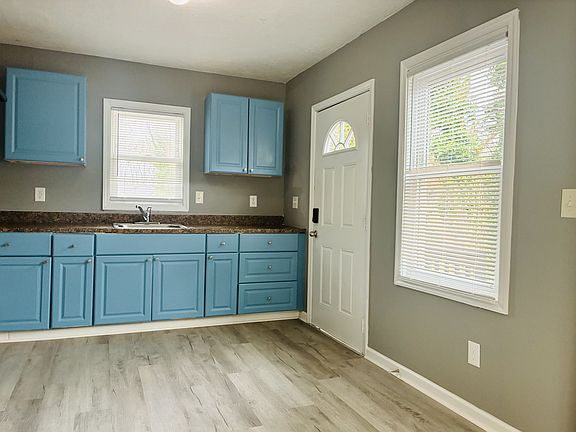 3rd image of 1016 W Mauney Ave