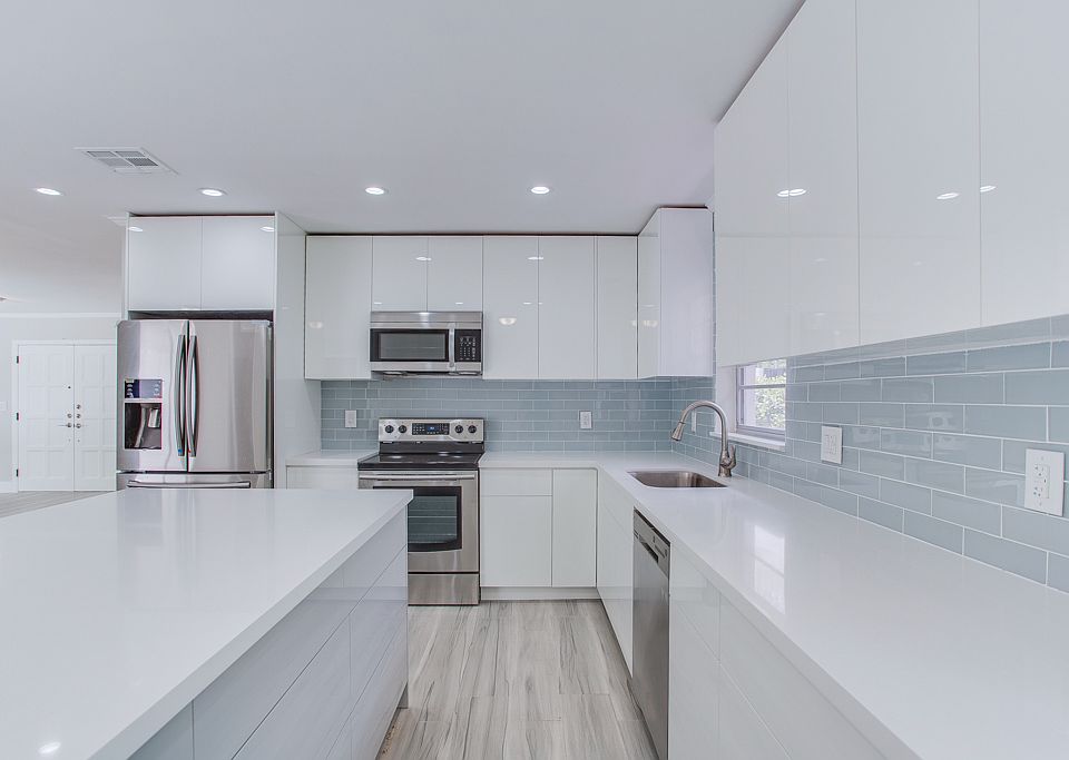 1st image of 407 Sarto Ave