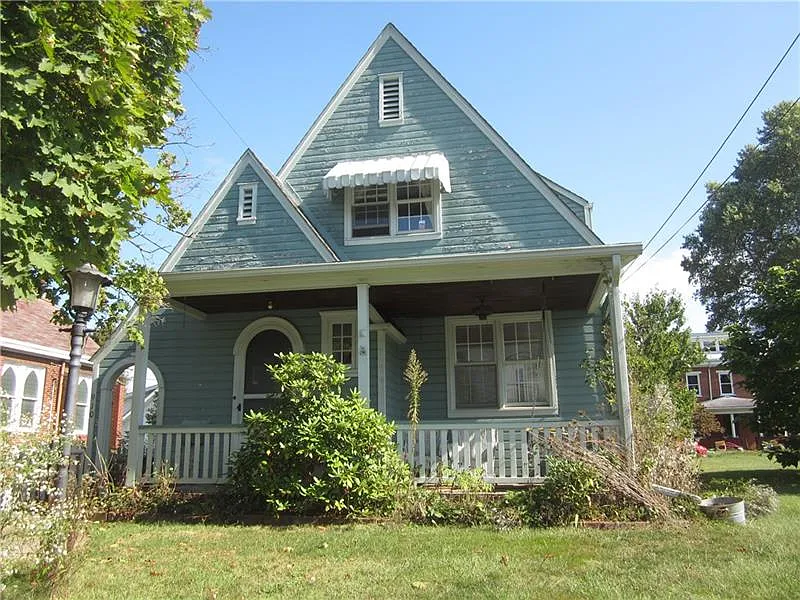 910 Crest Ave photo 1