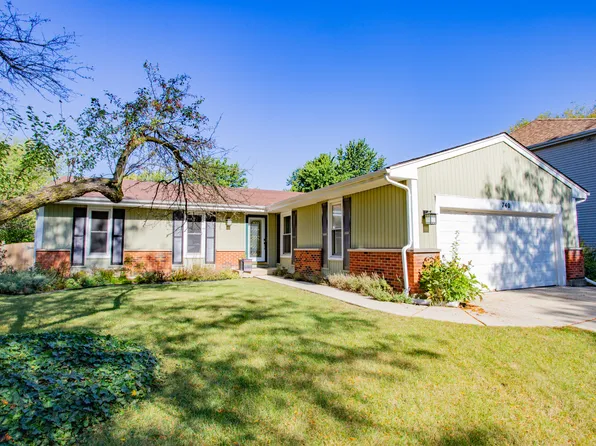 740 W Bryn Mawr Ave, Roselle, IL 60172