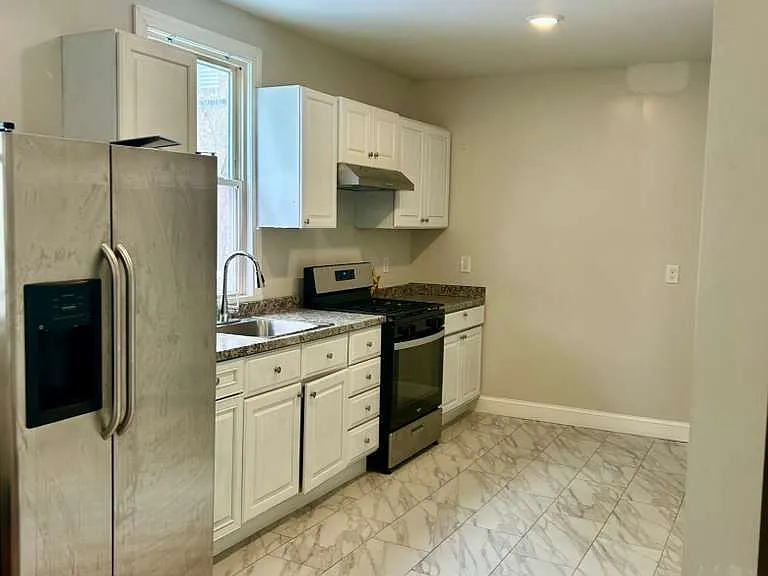 124 Charles St #2 — Photo 4