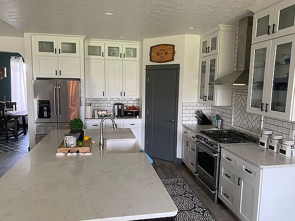2nd image of 1121 Belmont Blvd