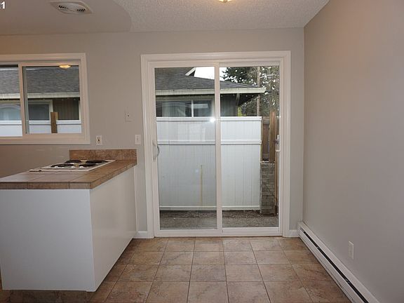 3rd image of 3209 West St