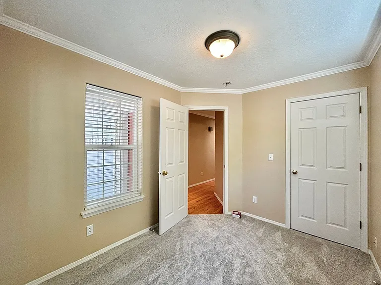1218 NE Kinney St — Photo 6