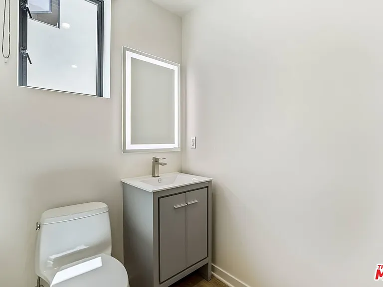 538 Vernon Ave — Photo 17