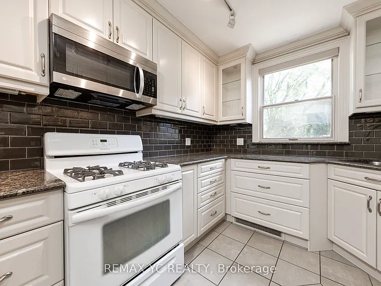 425 Broadway Ave — Photo 7