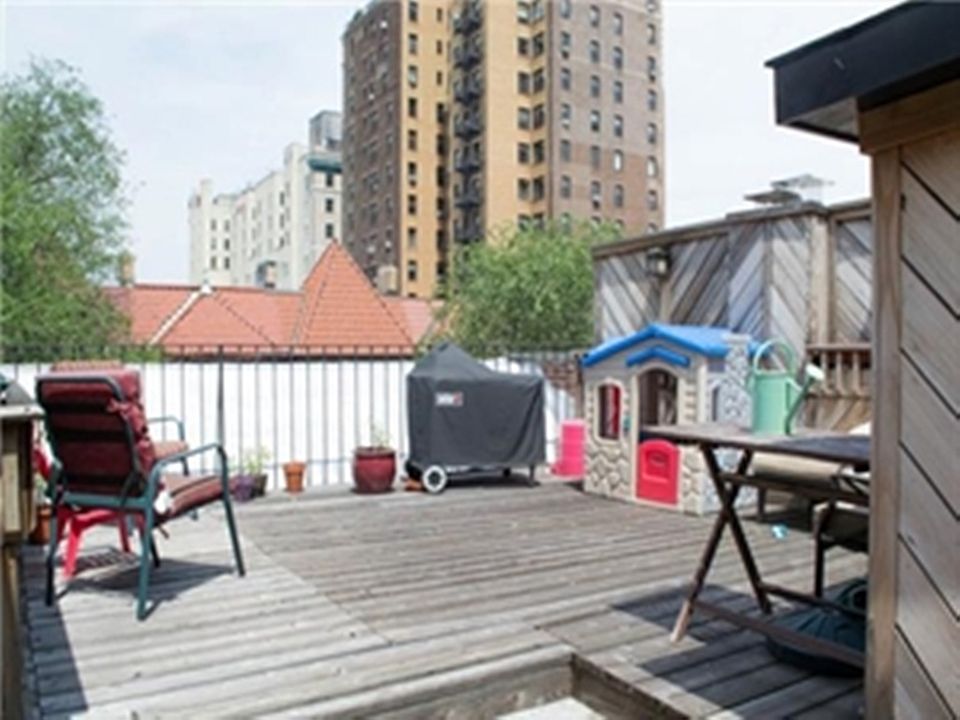 2nd image of 914 President St APT 3